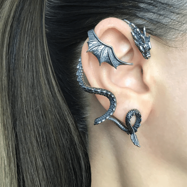 Single Exaggerated Flying Dragon Design One-piece Earrings Alloy Jewelry Vintage Punk Style Personality Ear Decor