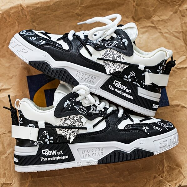 A Pair of Men'S Casual Sports Shoes That Are Stylish And Comfortable, Suitable for All Seasons, Featuring a Geometric Design, Perfect for Outdoor Walks, Running, And Traveling.