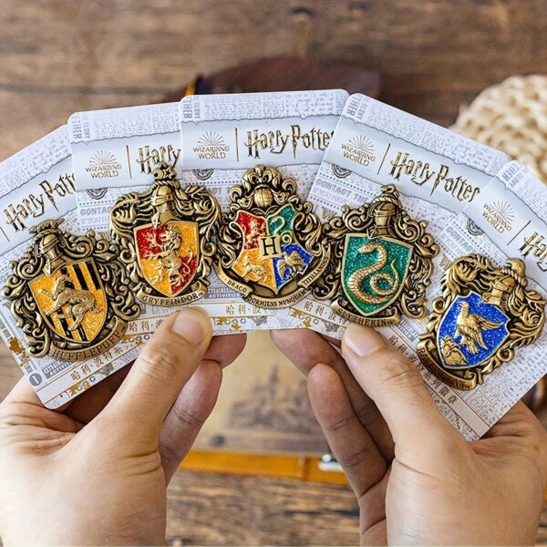 7bf93dcf-f3ed-411c-9b1e-c588e39122b0.jpg Harry Potter Hogwarts House Badges: Vintage Metal Brooch for Fan Collection & Clothing Accessories