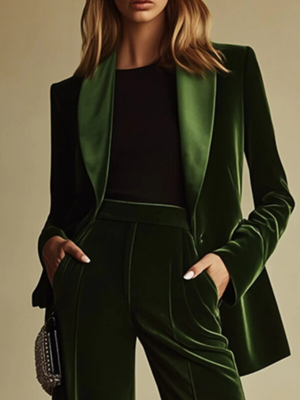 Women's elegant dark green velvet suit with wide-leg pants two-piece suit, luxurious texture, flesh covering, design, suitable for dinner parties and other formal occasions, to create a capable and elegant high-end outfit, Formal Suit For Women, Dresses For Women Elegant Classy, Ladies Suits For Women Plus Size, Ladies Suit, Pant Suits For Women Elegant Classy