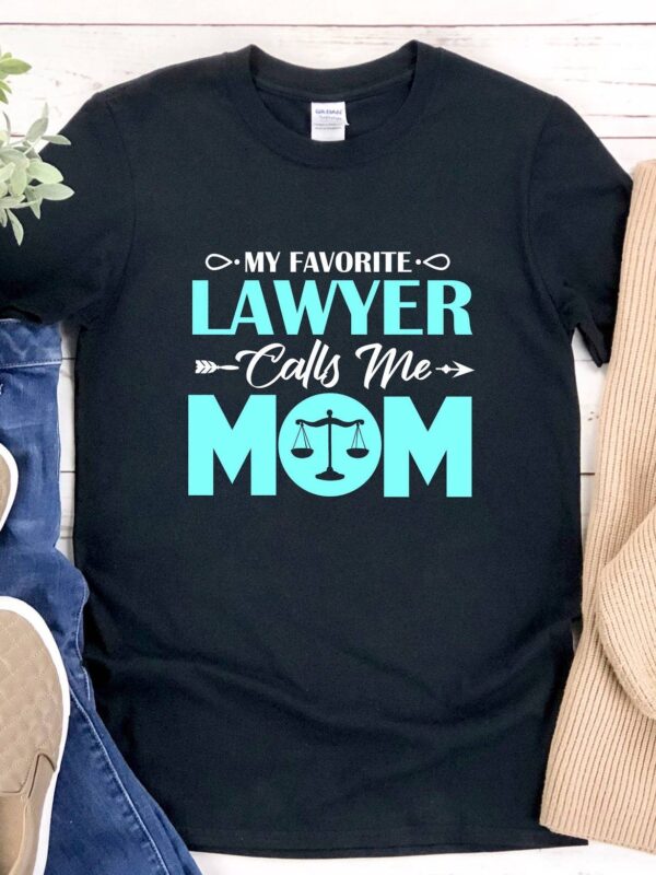 c82ffcf1f76b577b638818521ae1491f_tkLpxi5LiMilS.jpg Proud "My Favorite Lawyer Calls Me Mom" T-Shirt - Casual Cotton, Short Sleeve, Round Neck - Perfect for Law School Graduation & Bar Exam Success Celebrations, Gifts for Lawyers