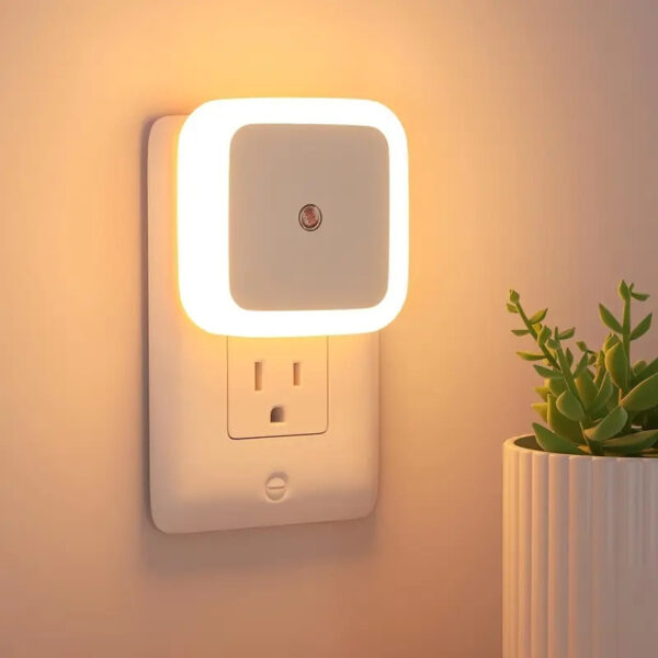 2/ 4pcs Smart LED Night Light - Light-Controlled Sensor Light, Multi-Functional Household Lighting, Automatic Sensor Switch, Suitable for Bedrooms, Living Rooms, Kitchens And Corridors.