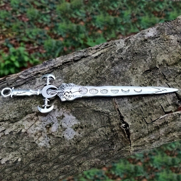 f831cfca0f21460ab601d43a5c1fdcc3-goods.jpeg Antique Metal Sword Pattern Hair Clip Vintage Bohemian Style Hair Accessory Hair Clip