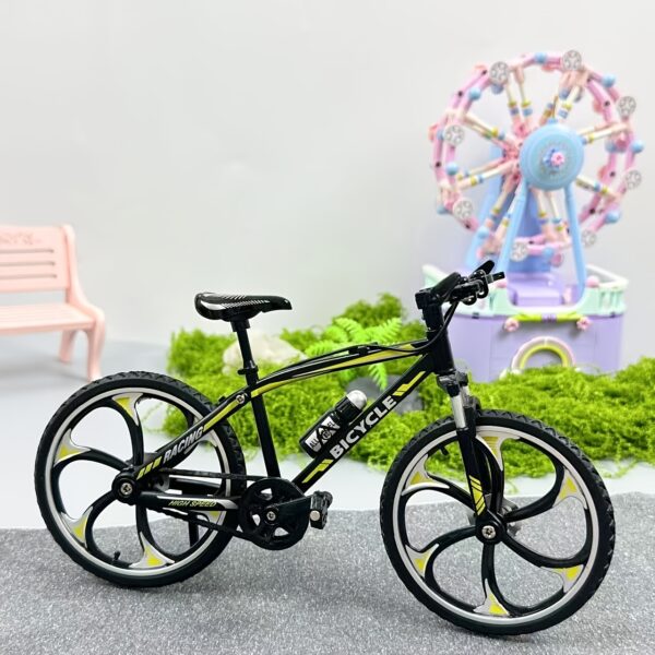 [Alloy Mountain Bike] A Model Ornament of an Alloy Mountain Bike - Featuring Exquisite High-Fidelity Design - Dynamic Shape with Delicate Craftsmanship - Available in Multiple Colors: Blue, Yellow, And Red - The Metal Structure Is Sturdy - Making It Suitable for Office Desk Decoration, Study Ornaments, And As a Collectible for Cycling Enthusiasts - It Replicates The Sporty Appearance of a Mountain Bike - with Clear Tire Textures, a Sleek And Cool Frame, And Realistic